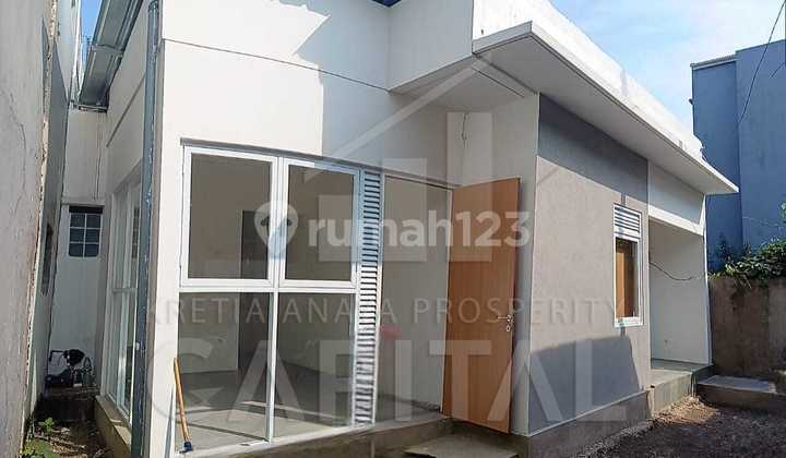 New House with Modern Comfortable Design in the City of Bandung, Srimahi Dalam Area. New House with Modern Comfortable Design in the City of Bandung, Srimahi Dalam Area.