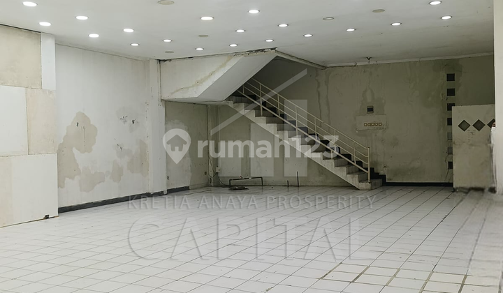 3-Storey Shop House Ready to Use and Strategic on Main Road Margacinta 2