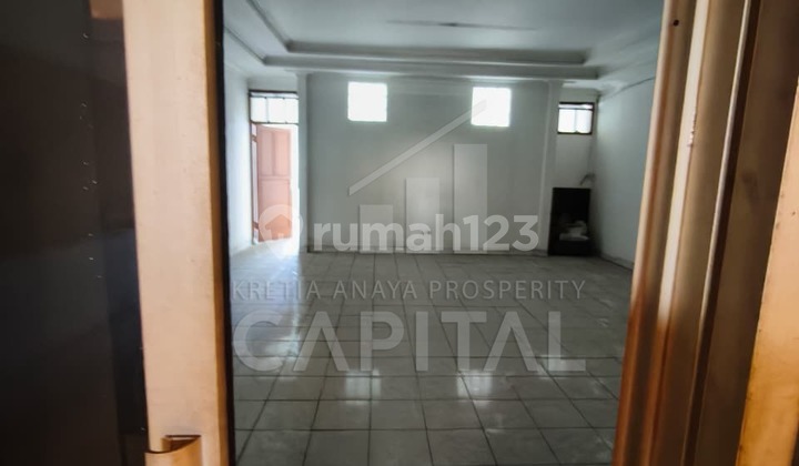 Strategic Shop House with a Central City Location Busy on Mainroad Bkr