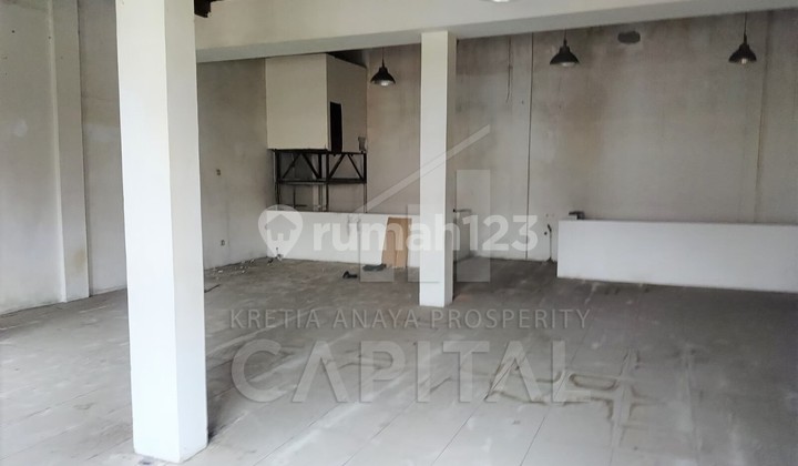 Strategic Business Space Near Telkom University Campus and Close to Boarding Houses in Terusan Buah Batu Soekarno Hatta Bandung Strategic Business Space Near Telkom University Campus and Close to Boarding Houses in Terusan Buah Batu Soekarno Hatta Bandung