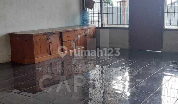 2.5-Storey Shop House With Strategic Location and Business-Ready on Sumedang Main Road