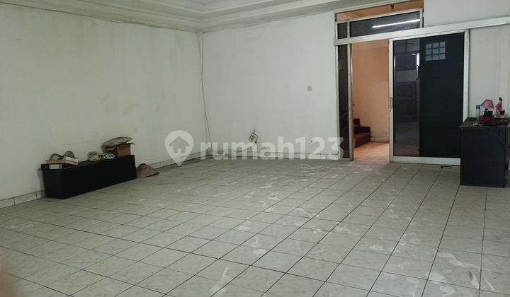 Strategic Shop House with a Central City Location Busy on Mainroad Bkr 2