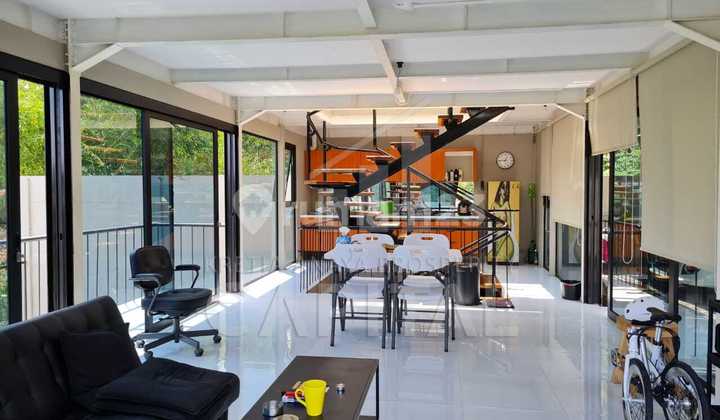 Rumah semi Industri berada Cigadung, memiliki udara yang segar, pemandangan pengunungan, air jernih dan bersih , membawa Mood yang baik setiap hari 