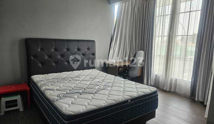 Dijual Rumah Siap Huni Di Grennlake, Cipondoh - Tangerang