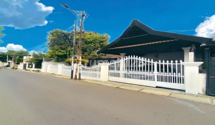 Dijual Rumah Lokasi Strategis dan Cocok Untuk tempat usaha Dijual Rumah Lokasi Strategis dan Cocok Untuk tempat usaha