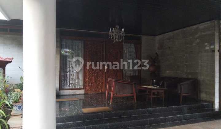 Nice Semi-Furnished House with SHM, Menteng, Central Jakarta 2