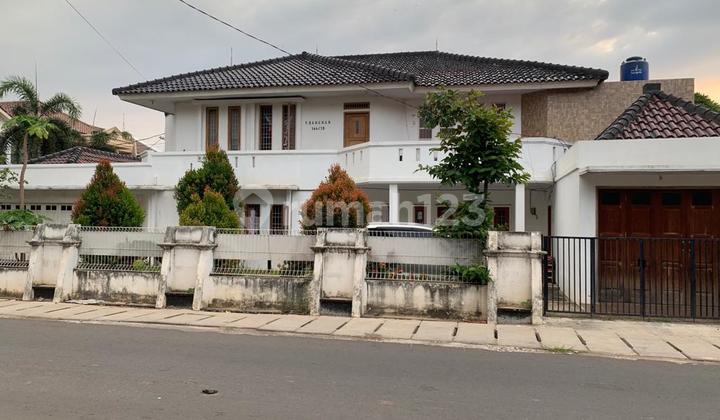 For Sale 2-Story Super Large Hook House in Meruya, Near Toll Road and Mall