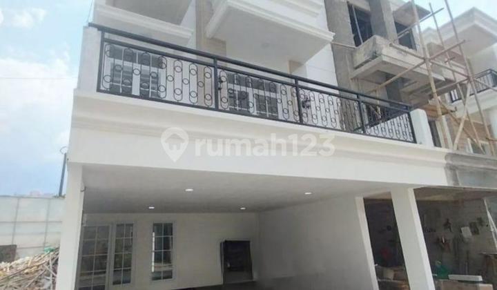 Dijual Cepat Rumah 3 Lantai Lokasi Sangat Strategis Jakarta Selatan
