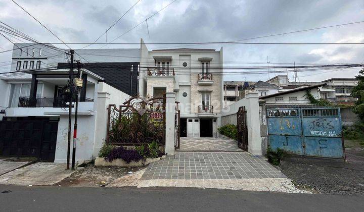 Rumah Siap Huni Ada Kolam Renang Akses 2 Mobil Otista 1