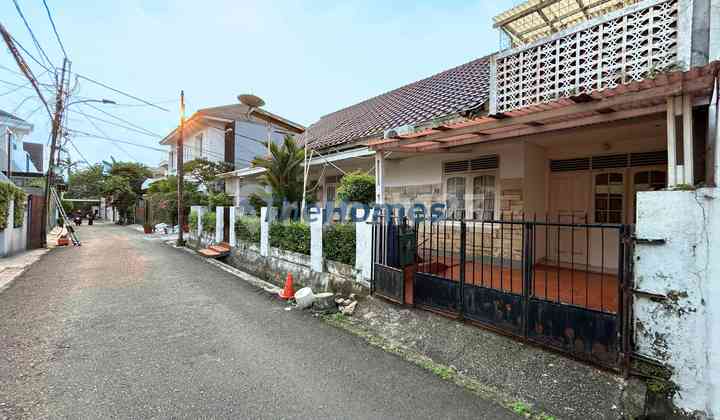Rumah Lama Tebet Barat Akses 2 Mobil Dekat Pusat Perbelanjaan