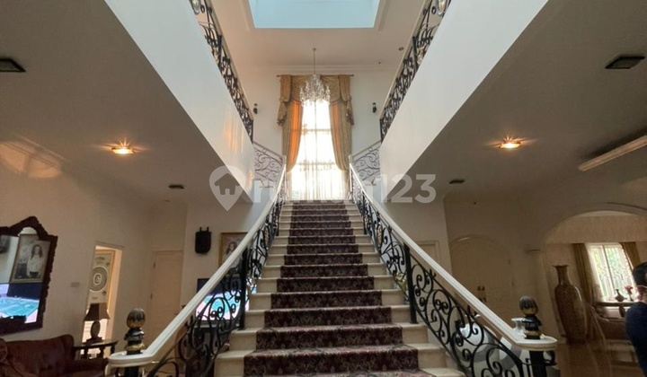 Rumah Mewah di Taman Tirta Golf BSD City Tangerang