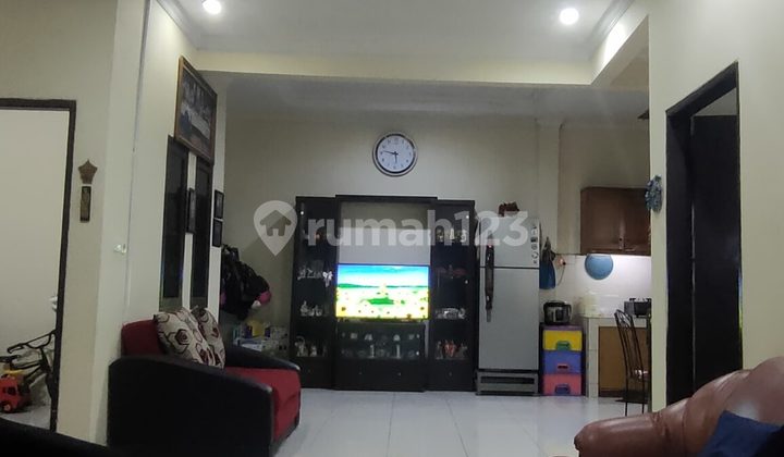 Dijual Rumah Lokasi Strategis Jalan Depan Lebar di Harapan Indah Bekasi 2