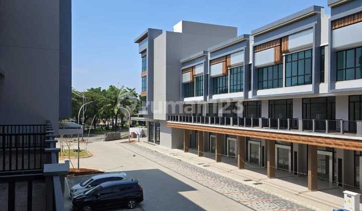 For Rent: 3-Floor Shop House Crystal Summarecon Bekasi For Rent: 3-Floor Shop House Crystal Summarecon Bekasi