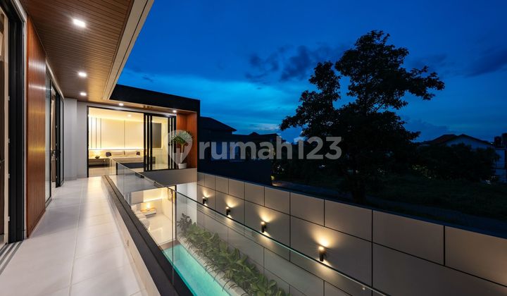 Luxury Villa in Canggu Berawa, 10 Minutes Access to Batu Bolong Beach Luxury Villa in Canggu Berawa, 10 Minutes Access to Batu Bolong Beach