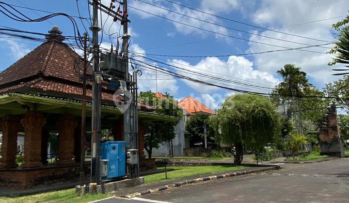 Jimbaran House in Bali Arum Housing, 3 Minutes to Udayana 2