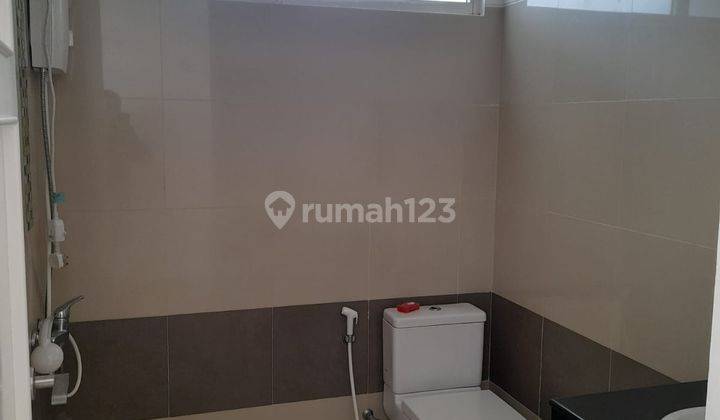 Rumah 2 Lantai Semi Furnished Di Cluster Grisea The Spring 2