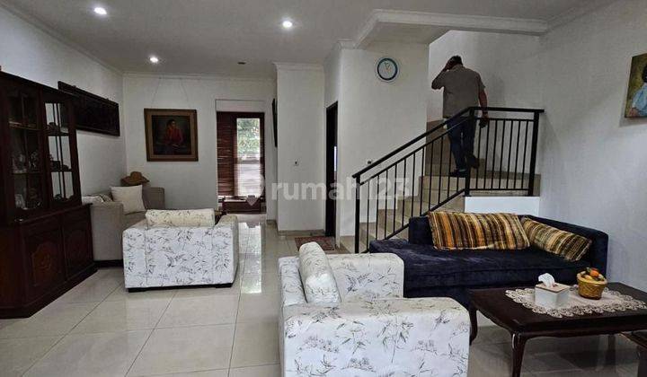 Rumah 2 Lantai Full Renov Furnished di Kebon Jeruk, Jakarta Barat 2