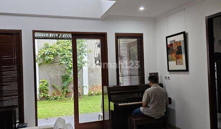 Rumah 2 Lantai Full Renov Furnished di Kebon Jeruk, Jakarta Barat 2