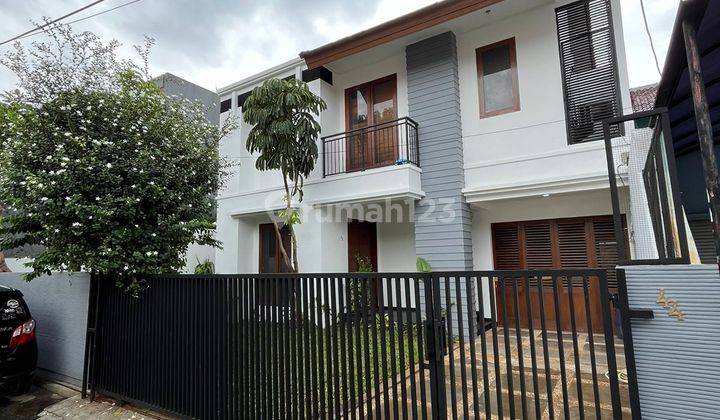 Rumah 2 Lantai Full Renov Furnished di Kebon Jeruk, Jakarta Barat 1