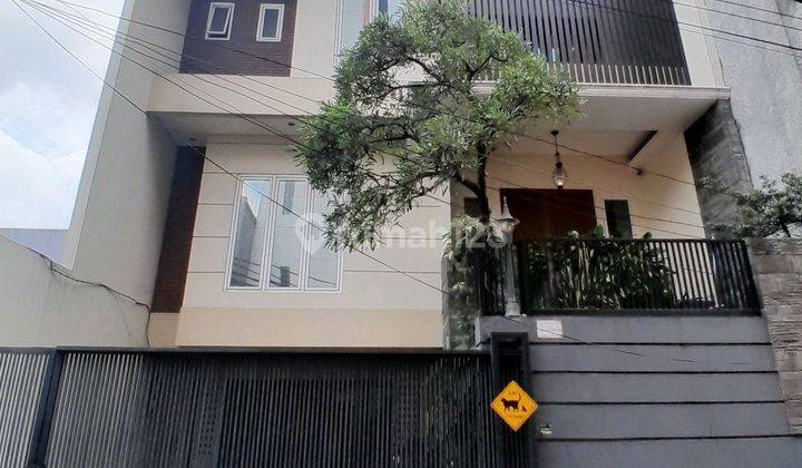 Rumah 3 Lantai Di Gandaria Kebayoran Baru 1