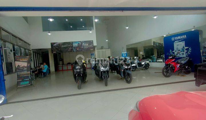 Ruang Usaha/ Showroom Lokasi Strategis Di Jalan Raya. Cocok Untuk Usaha. 1