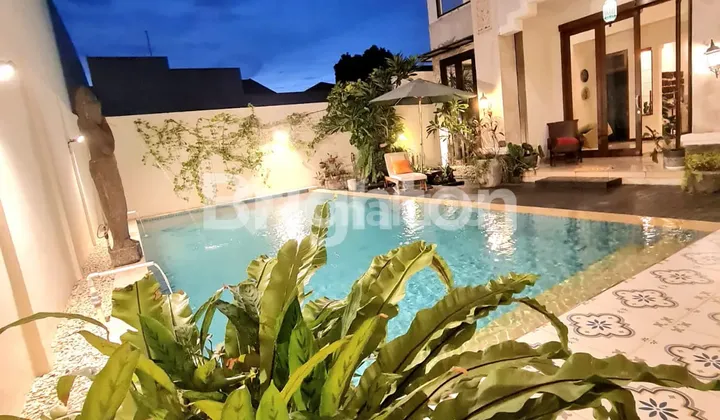 SERASA LIBURAN DI BALI RUMAH TROPICAL  STYLE  CANTIK  ASRI TERAWAT DENGAN KOLAM RENANG DI SUTERA MAGNOLIA  ALAM SUTERA SERPONG