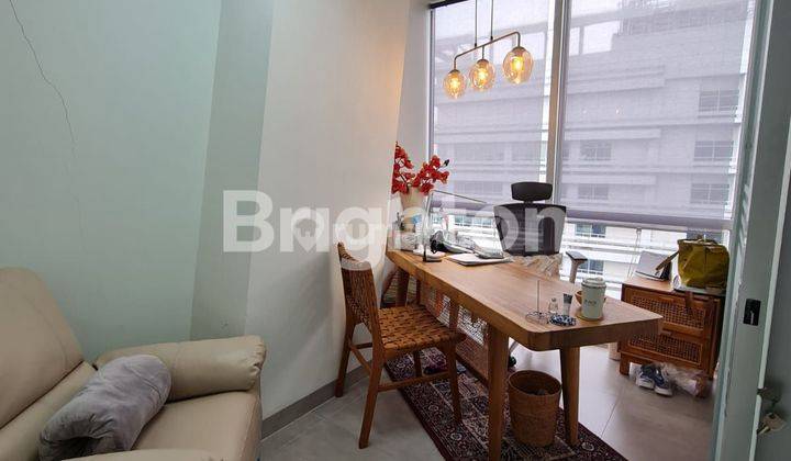 SPECIAL PRICE OFFICE SPACE SANGAT STRATEGIS THE SMITH ALAM SUTERA  1 menit dari pintu tol  Mewah, Brand new,  Premium  spot depan lift .Full furnished . Very Special price 2