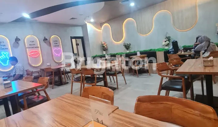Resto And Cafe di Gedung Perkantoran Mewah The Smith Alamsutera