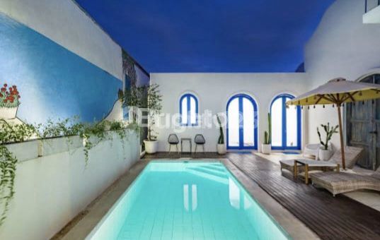VILA BARU CANTIK PRIME LOCATION SANTORINI STYLE DI SEMINYAK Bali