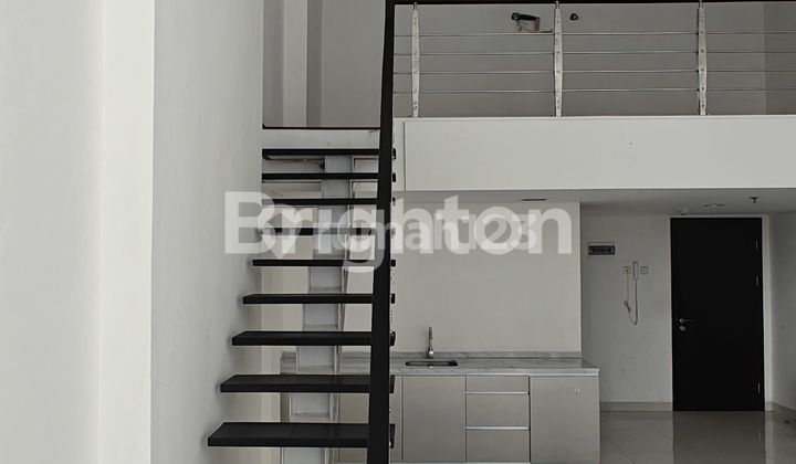 Apartemen mewah Brooklyn Soho mezanin/ loft  model  pool view from balcony 1