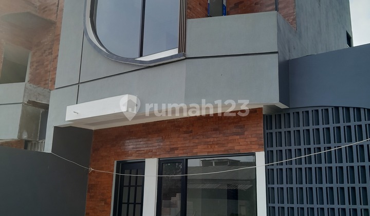 Rumah 2 Lantai Dekat Pusat Kota Bandung 2