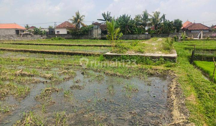 Land for sale with a view of mountains and rice paddies in Pantai Nyanyi 1