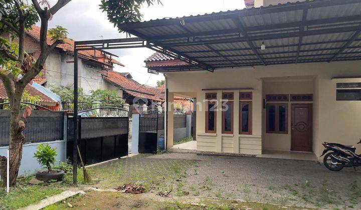 Disewakan Segera Rumah Luas Siap Huni di Cikutra, Harga Terbaik 1