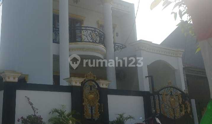 For Sale Modern Classic 2.5-Story House In Cikeas Gardenia