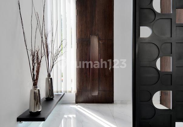 Dijual Second Boulevard Full Furnished Design Modern With Pool 2