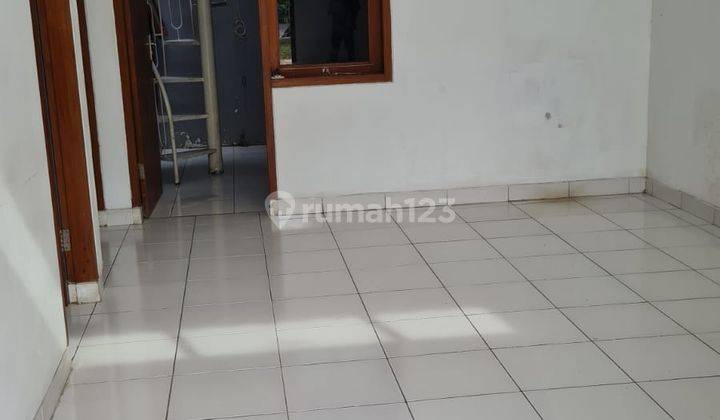 Rumah Strategis di Komplek Elit 2