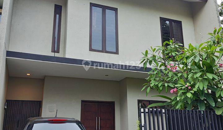 Rumah 2 Lantai SHM di Puri Gading Vila Tampak Siring, Bekasi 1