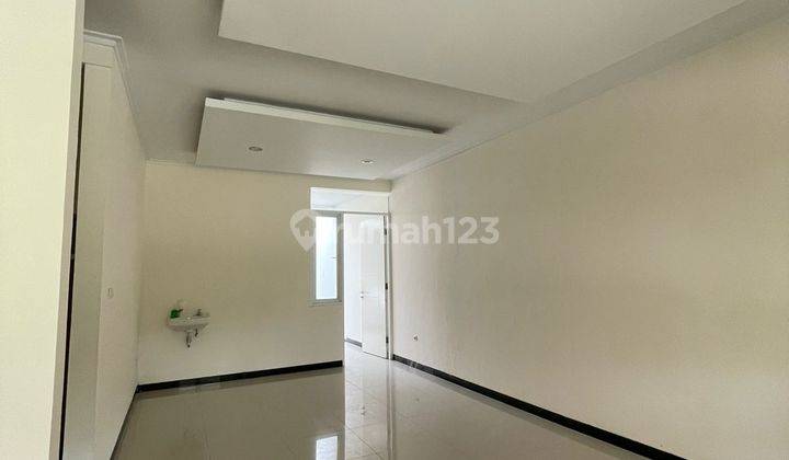 Disewakan/ Kontrakan Rumah Tki V Sommerville 108m² 2lt 3kt Shm  1