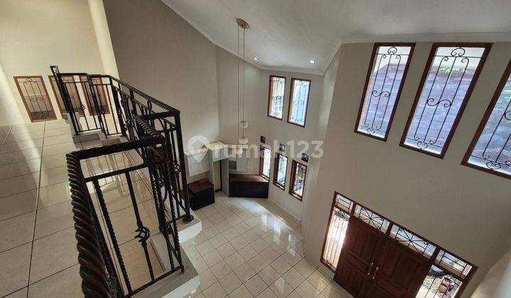 Disewakan/ Kontrakan Rumah Apik Sayap Soekarno Hatta 223m² 2lt 3kt Shm Bagus 1