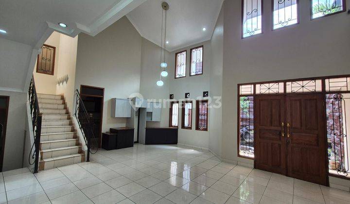 Disewakan/ Kontrakan Rumah Apik Sayap Soekarno Hatta 223m² 2lt 3kt Shm Bagus 2