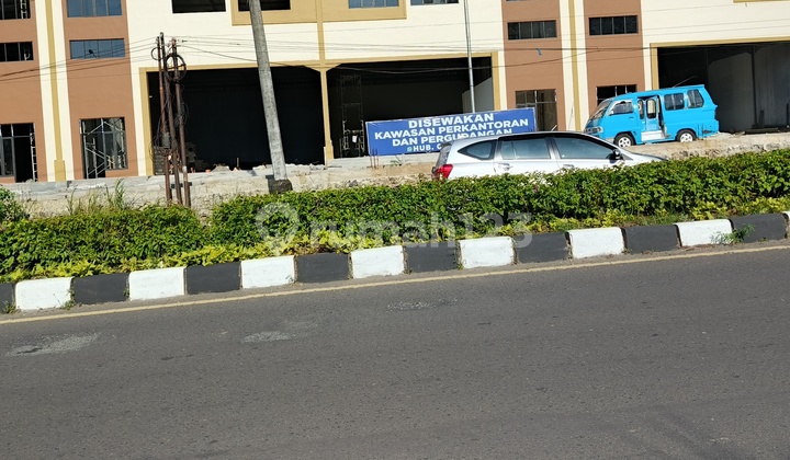 Warehouse on Ring Road Suitable for Cargo Logistics Expedition Showroom