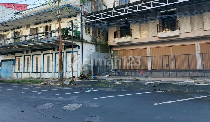 For Rent 15x20 3-Story Shop House at Pasar 45, Suitable for Business For Rent 15x20 3-Story Shop House at Pasar 45, Suitable for Business