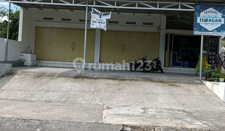 For Rent 10x18 3-Story Shop House on Jl Raya Tuminting, Suitable for Office