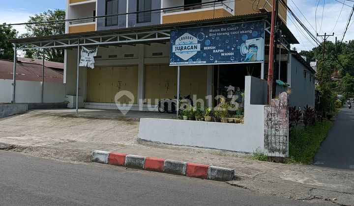 For Rent 10x18 3-Story Shop House on Jl Raya Tuminting, Suitable for Office