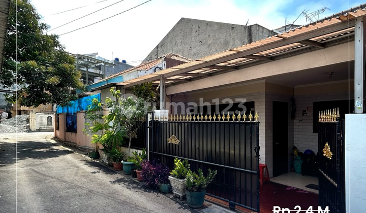 Rumah Siap Huni di Tebet Barat, Akses Dekat ke Jalan 2 Mobil