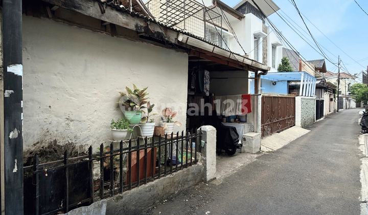 Rumah Hitung Tanah, Akses Jalan 1 Mobil Dekat jalan 2 mobil, Cukup berjalan kaki ke Tebet Ecopark