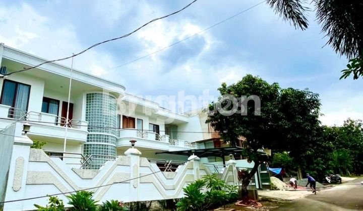 Rumah mewah dan   besar di Meruya, Jakarta Barat