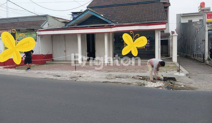 Rumah besar dg tiap ruangannya besar lega cocok utk berbagai tempat usaha  dijalan raya yg ramai 1