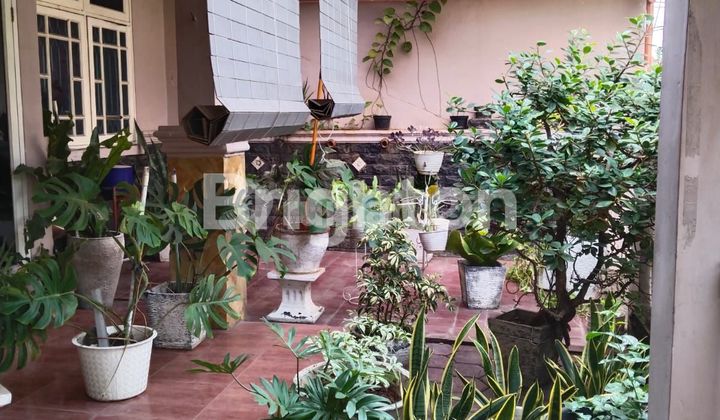 A neat, ready-to-occupy two-story residential house in Griya Kencana 2, Ciledug. 2