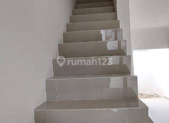 Dijual Rumah Baru Hook HGB Full Granit di Puri Gardenia  2